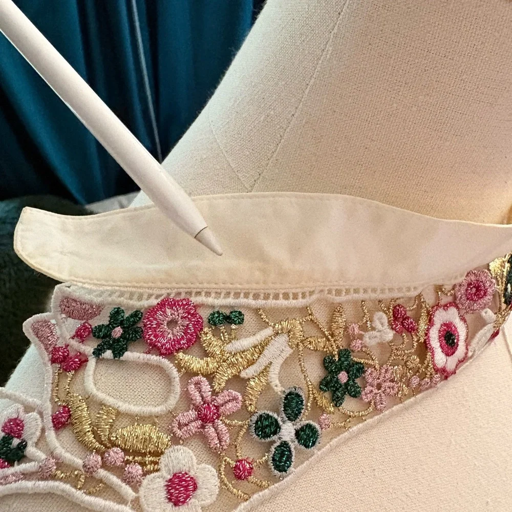 Embroidered collar - Picture 7 of 9